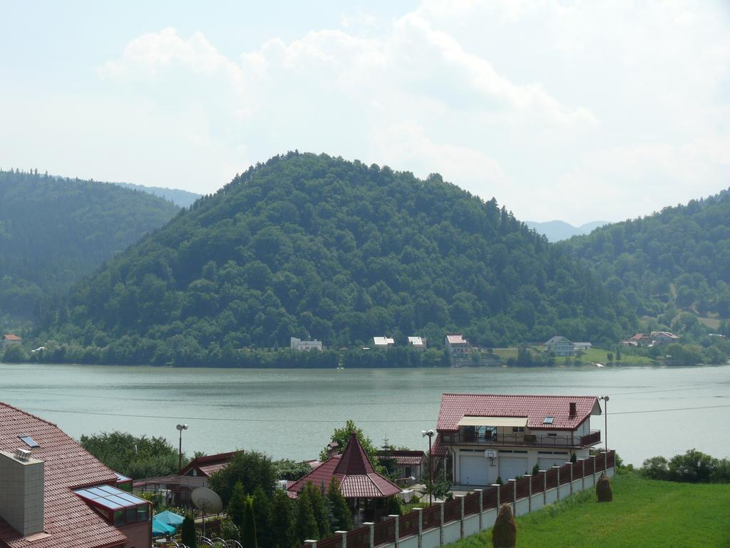 Hotel Belvedere Piatra Neamt Exterior photo